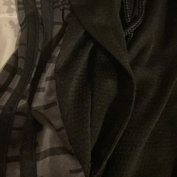 Black Addidas men’s medium shorts - Picture 3 of 6